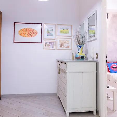 Δωμάτια σε οικογενειακή κατοικία Stanza Comoda E Silenziosa Con Bagno Privato E Area Lavoro E Relax *