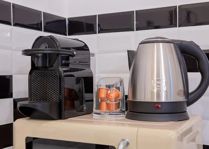 Stanza Comoda E Silenziosa Con Bagno Privato E Area Lavoro E Relax Habitación en casa particular *